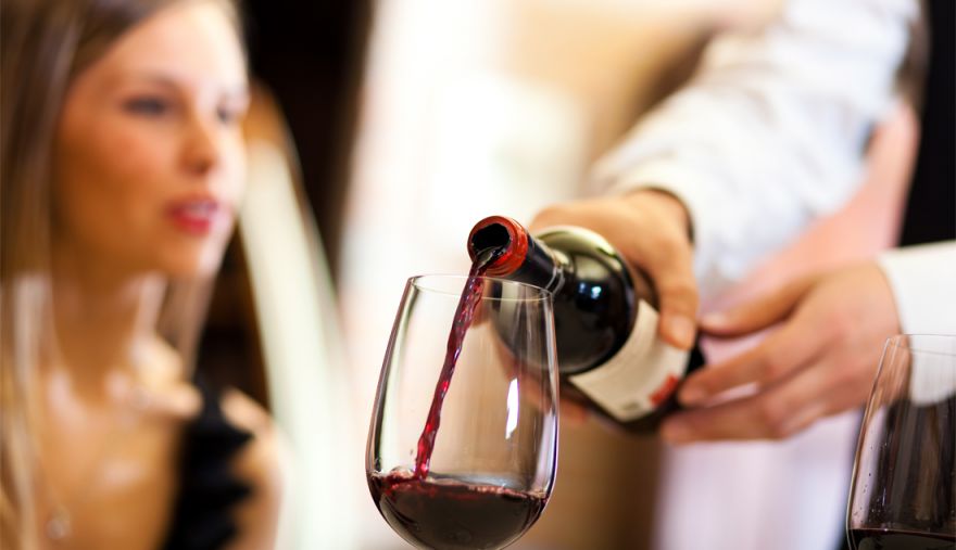 Пейте красное вино © i-Winemaker.com